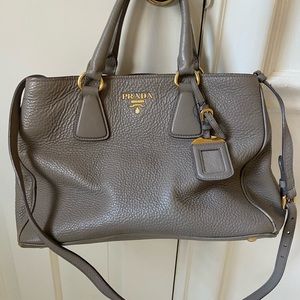Prada Vitelli Daino handbag with crossbody strap in really great condition!